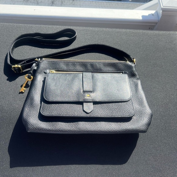Fossil's Kinley crossbody  Black - Picture 1 of 10